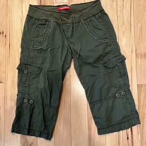 Union Bay, size 7, Cargo Capris, adjustable leg length